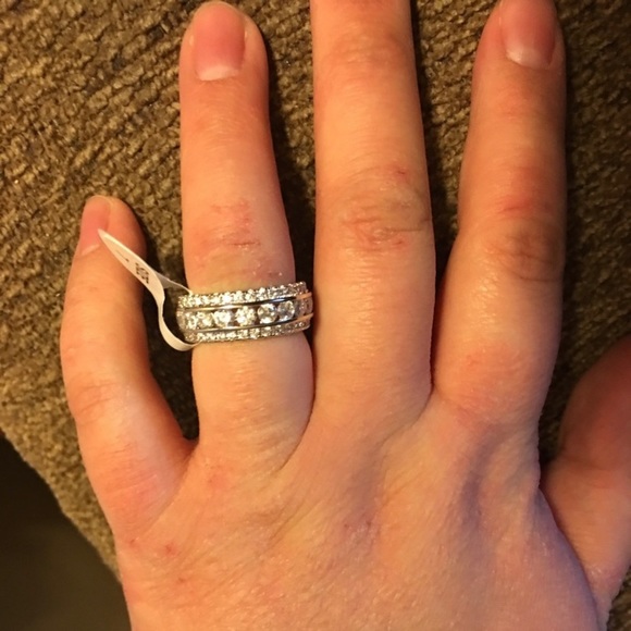 ROMANTIC REBECCA - Picture 6 of 8